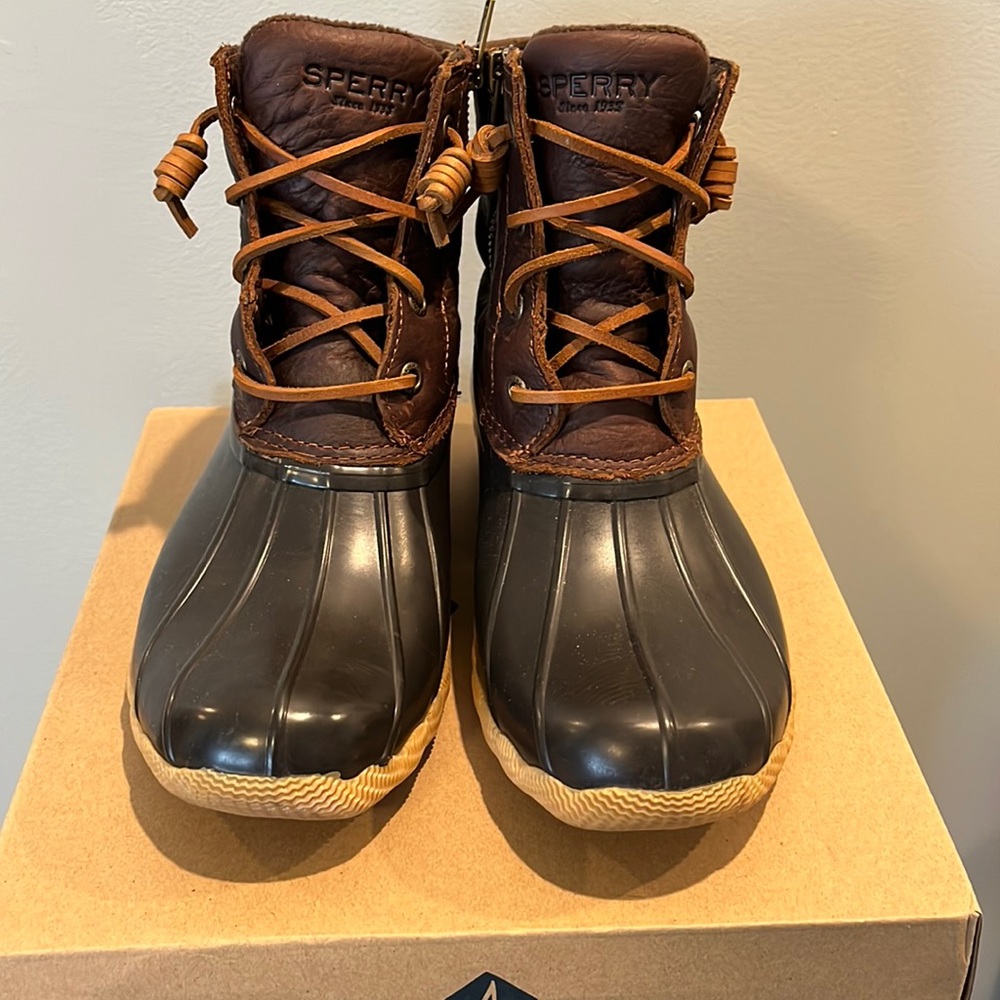 New with box Sperry Saltwater boots size 7.